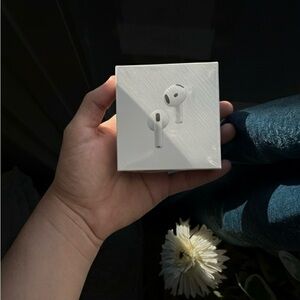 Apple AirPods in Classic White